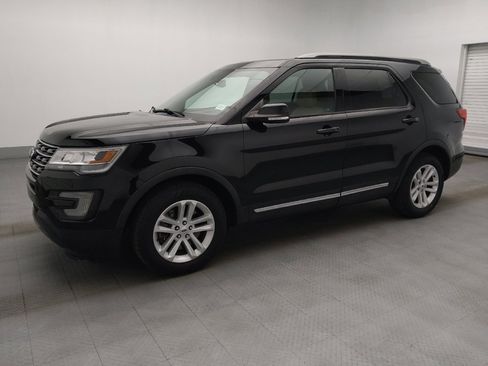 Used 2017 Ford Explorer XLT w/ Equipment Group 202A FWD image 2