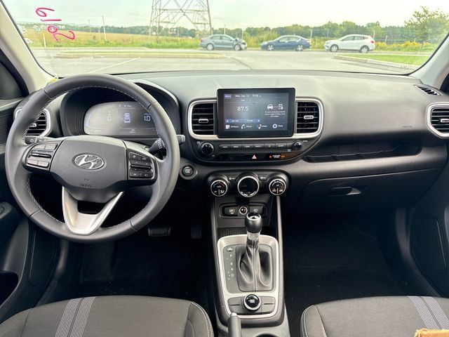 Used 2024 Hyundai Venue SEL FWD image 18