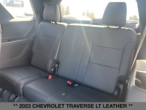 Used 2023 Chevrolet Traverse LT image 18