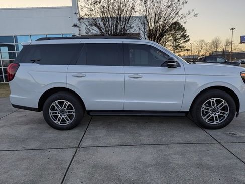 Used 2025 Ford Expedition Active image 8