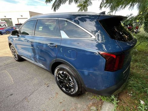 Used 2024 Kia Sorento S w/ Panoramic Sunroof Package AWD/4WD image 3