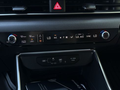 New 2026 Kia Carnival EX FWD image 32