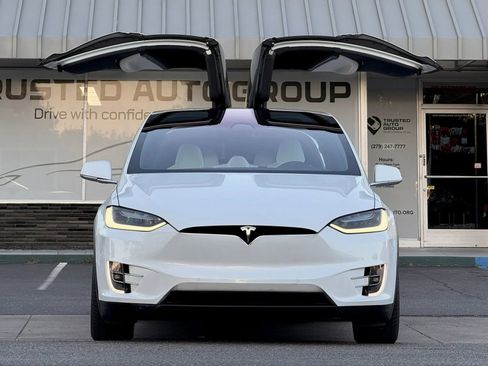Used 2018 Tesla Model X 100D AWD/4WD image 3