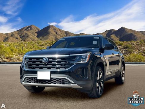 Used 2025 Volkswagen Atlas Cross Sport SE AWD/4WD image 2