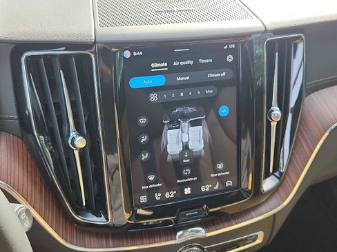 Certified 2023 Volvo XC60 B6 Ultimate w/ Climate Package AWD/4WD image 16