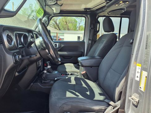 Used 2020 Jeep Wrangler Unlimited Sahara AWD/4WD image 12
