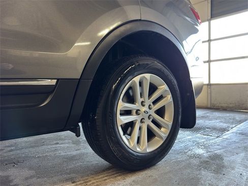 Used 2014 Ford Explorer XLT w/ Equipment Group 202A image 28