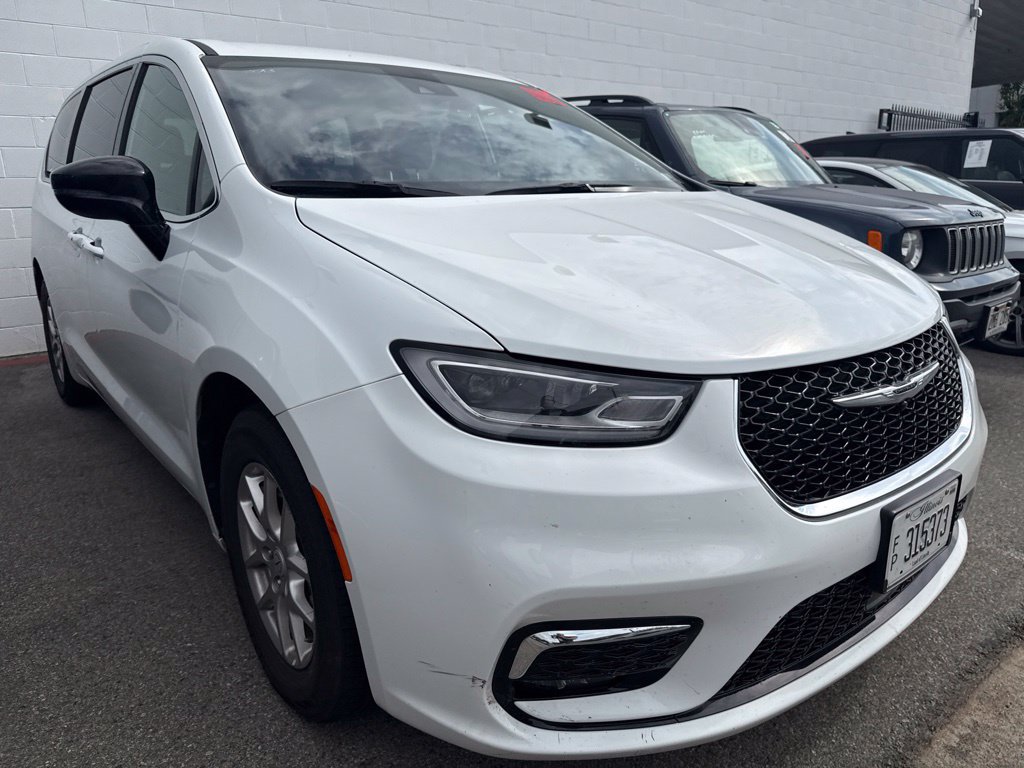 Used 2025 Chrysler Pacifica Select FWD image 5