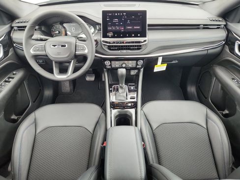 New 2026 Jeep Compass Latitude image 11