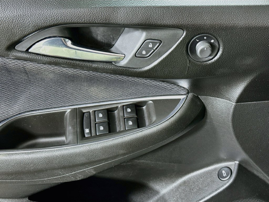 Used 2017 Chevrolet Cruze LT FWD image 21