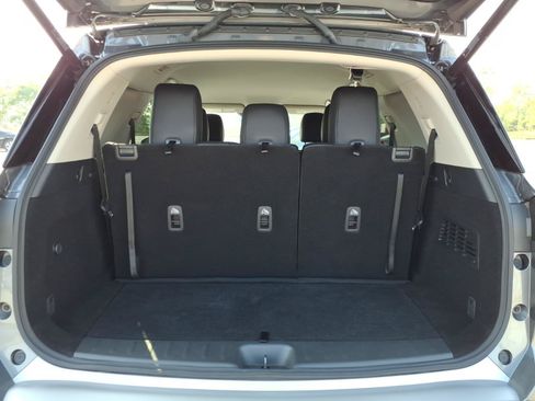 Used 2025 Nissan Pathfinder SL AWD/4WD image 8