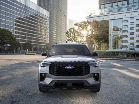New 2025 Ford Explorer ST-Line w/ Premium Package RWD image 8