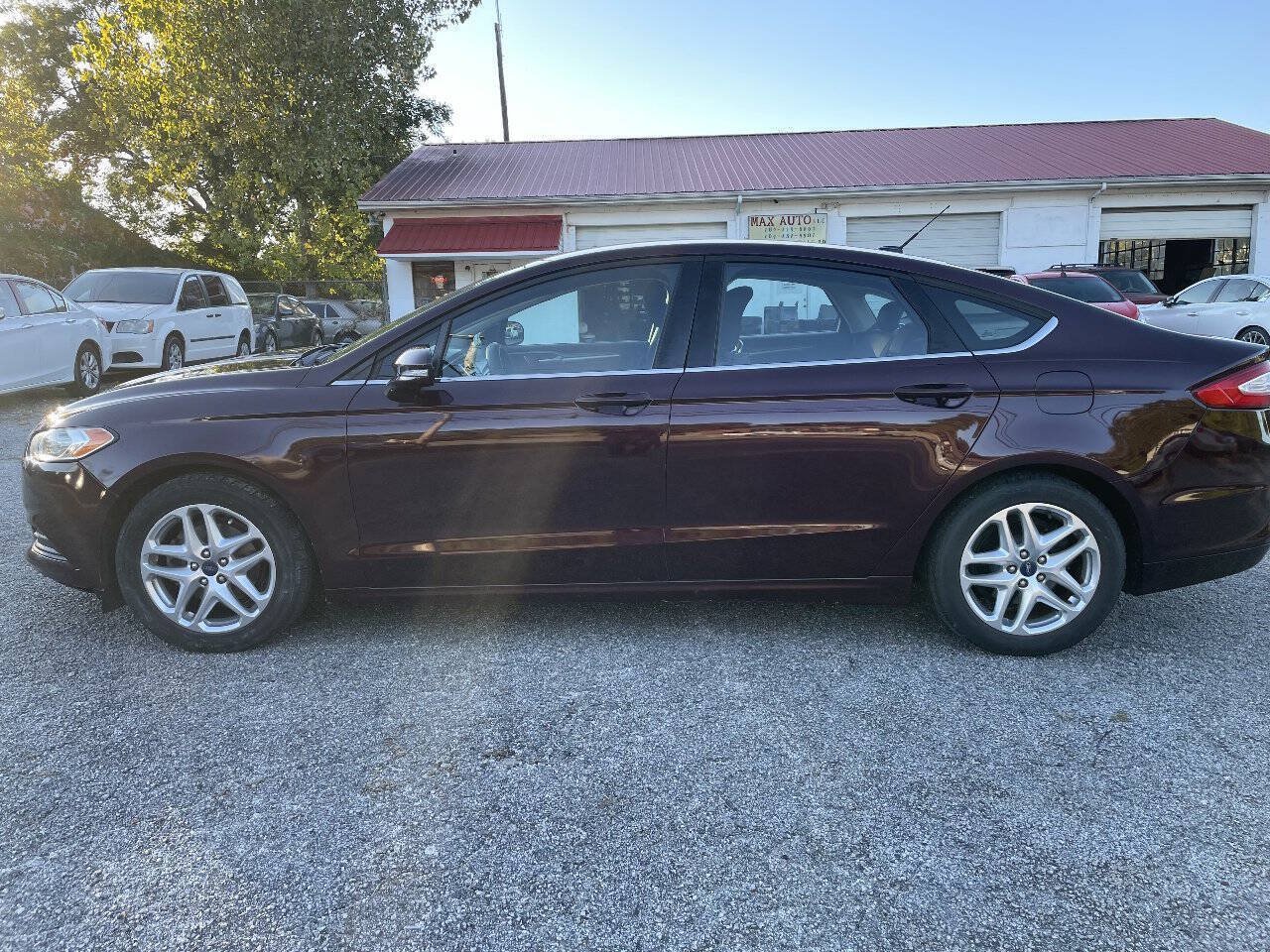 Used 2013 Ford Fusion SE FWD image 4