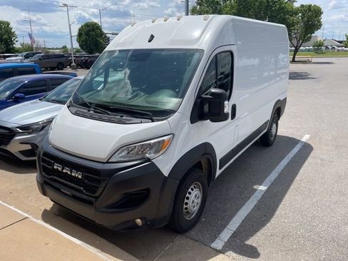Used 2024 RAM ProMaster 2500 w/ Convenience Group FWD image 2