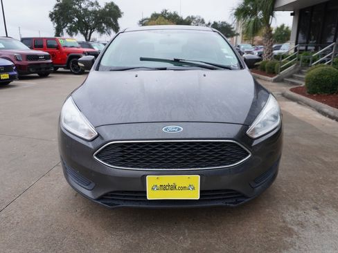 Used 2016 Ford Focus SE image 2