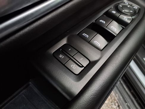 Used 2021 Chevrolet Suburban LT w/ LT Signature Package image 25