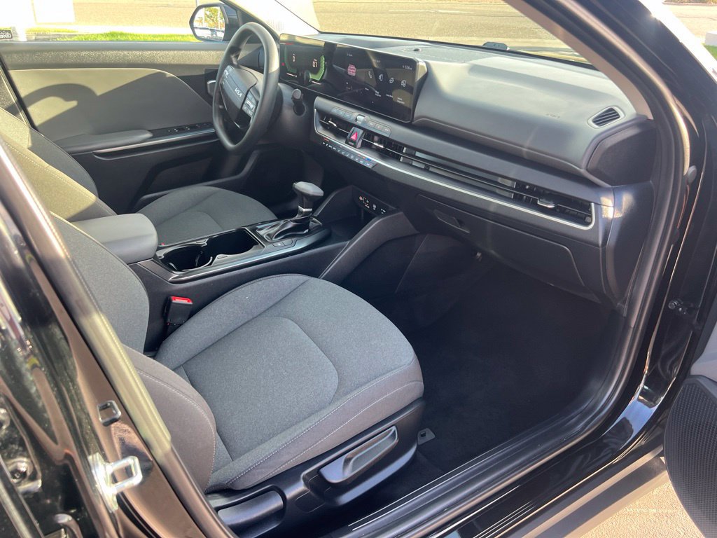 Used 2025 Kia K4 FWD image 25