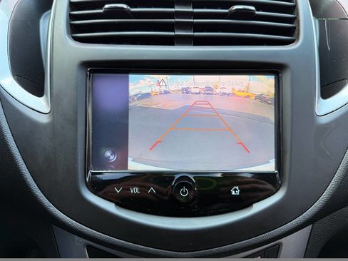 Used 2016 Chevrolet Trax LT w/ LT Sun and Sound Package image 15