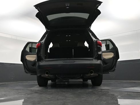 Used 2023 Chevrolet Traverse LS FWD image 23