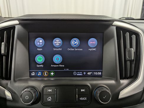 Used 2024 GMC Terrain SLT w/ Elevation Edition image 19