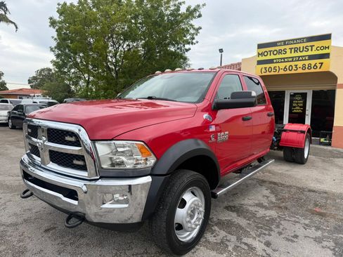 Used 2018 RAM 5500 Tradesman w/ Chrome Appearance Group RWD image 2