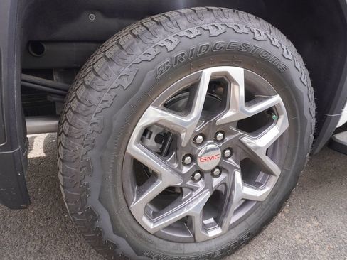 Used 2026 GMC Sierra 1500 SLT w/ SLT Convenience Package AWD/4WD image 9
