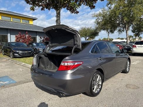 Used 2017 Toyota Camry SE image 19