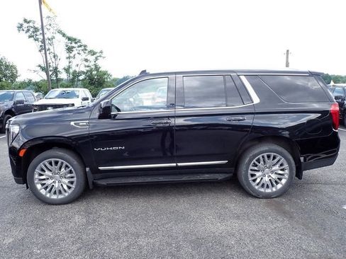 Used 2024 GMC Yukon SLT AWD/4WD image 2