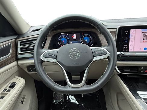 Used 2025 Volkswagen Atlas SEL AWD/4WD image 12