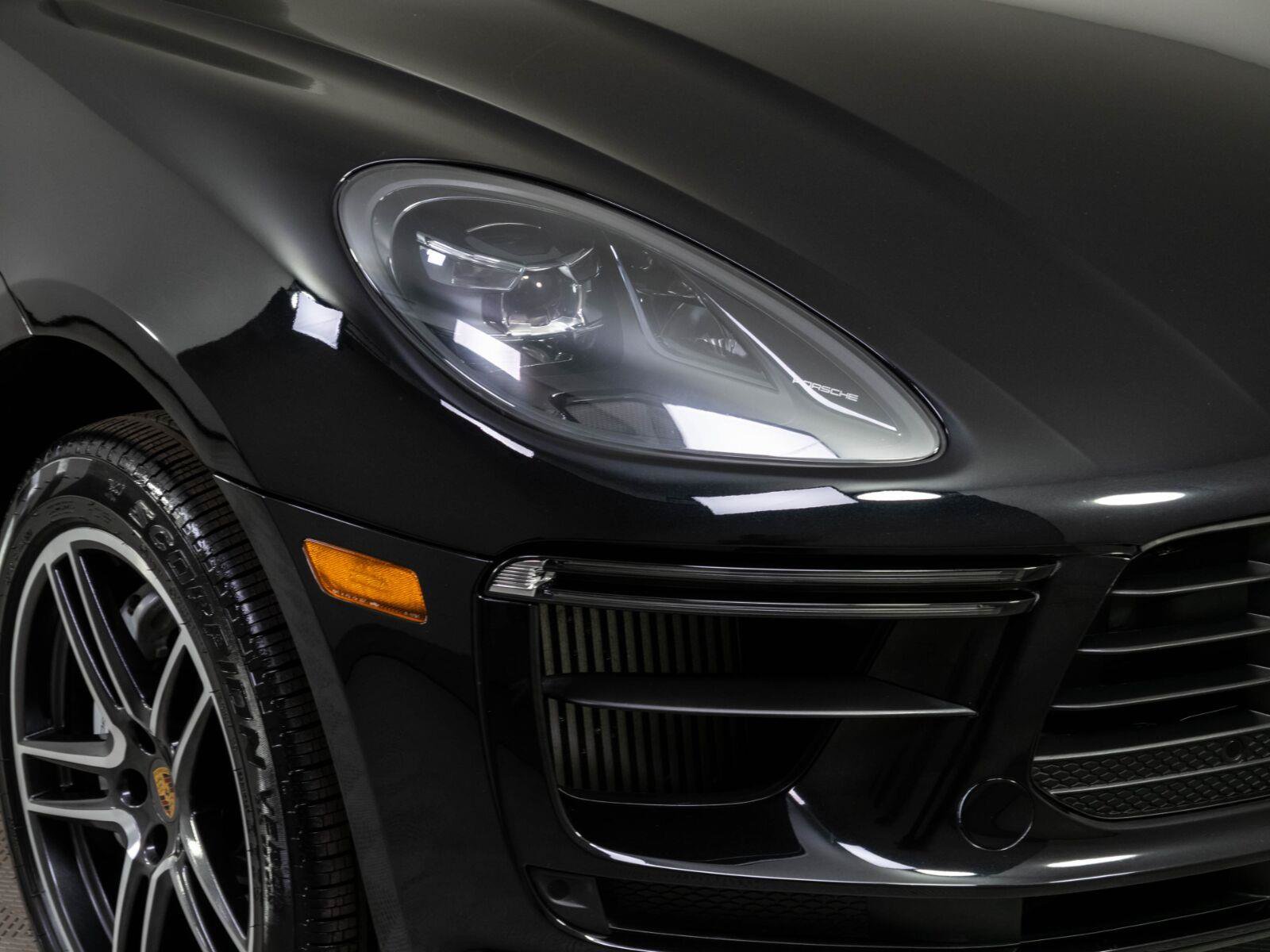 Used 2021 Porsche Macan Turbo AWD/4WD image 36