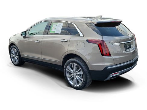Used 2023 Cadillac XT5 Premium Luxury w/ Technology Package AWD/4WD image 4