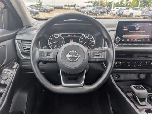 Used 2024 Nissan Rogue S FWD image 23