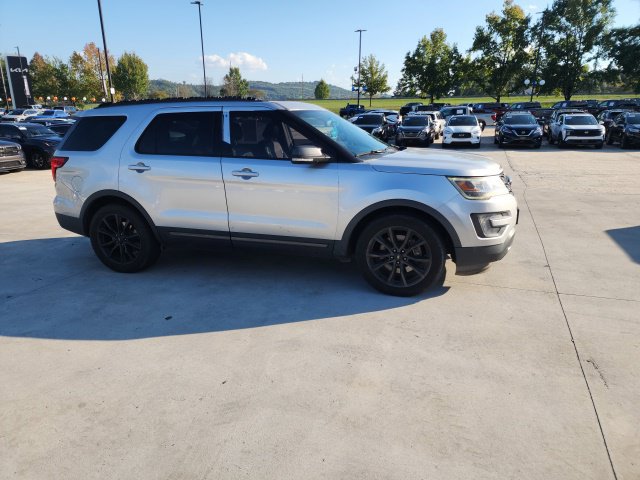 Used 2017 Ford Explorer XLT w/ Equipment Group 202A FWD image 23