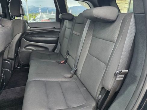 Used 2018 Jeep Grand Cherokee Laredo AWD/4WD image 15