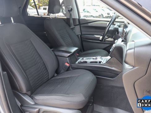 Used 2021 Ford Explorer XLT image 32