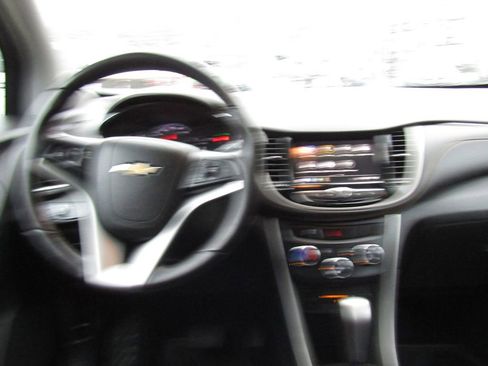 Used 2018 Chevrolet Trax LT w/ Driver Confidence Package AWD/4WD image 13