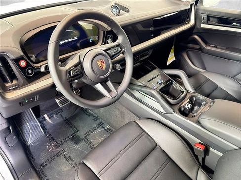 Used 2026 Porsche Cayenne S AWD/4WD image 4