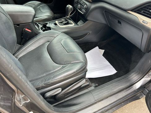 Used 2015 Jeep Cherokee Limited w/ Luxury Group image 12