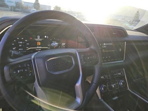 Used 2024 GMC Yukon XL Denali image 7