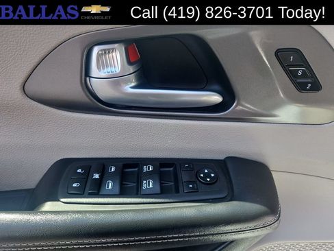 Used 2024 Chrysler Pacifica Touring-L FWD image 24