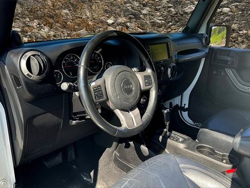 Used 2013 Jeep Wrangler Unlimited Sahara image 13