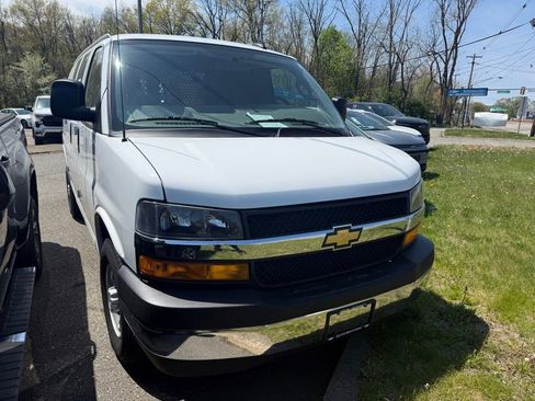 Used 2024 Chevrolet Express 2500 w/ Driver Convenience Package RWD image 13