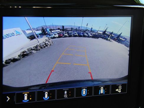 Used 2021 Chevrolet Traverse RS image 29