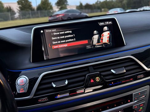 Used 2018 BMW 750i xDrive image 43