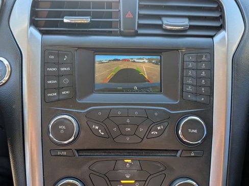 Used 2017 Ford Fusion SE w/ Equipment Group 201A image 18