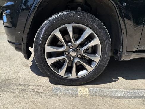Used 2018 Jeep Grand Cherokee Overland AWD/4WD image 28