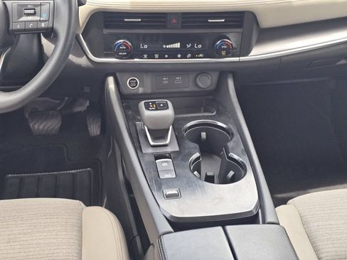 Used 2023 Nissan Rogue SV FWD image 17