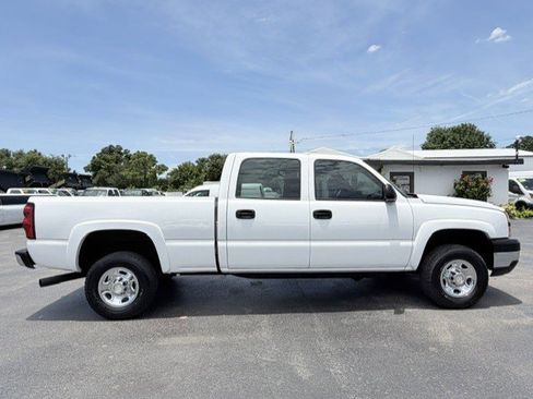 Used 2006 Chevrolet Silverado 2500 W/T w/ Heavy-Duty Power Package RWD image 4