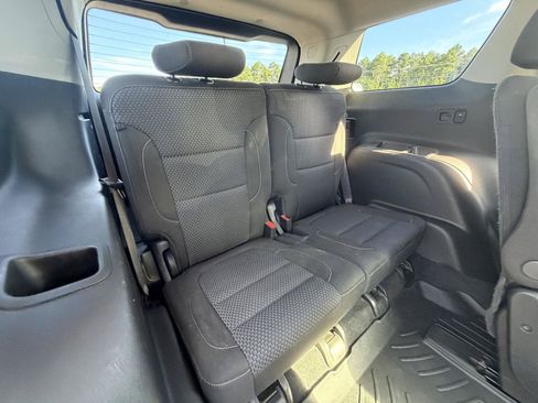 Used 2021 GMC Acadia SLE w/ Driver Convenience Package FWD image 20