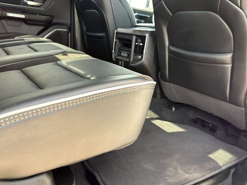 Used 2025 RAM 1500 Laramie AWD/4WD image 27